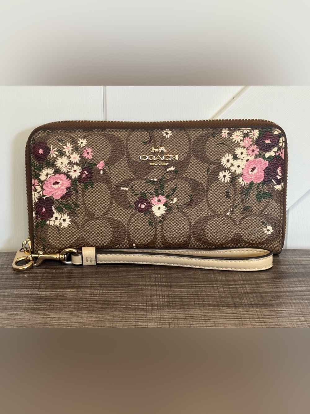 EUC Coach Long Zip Around Wallet in Signature Canvas with Evergreen Floral